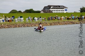 Drachenbootrennen in der Familienlagune in Büsum